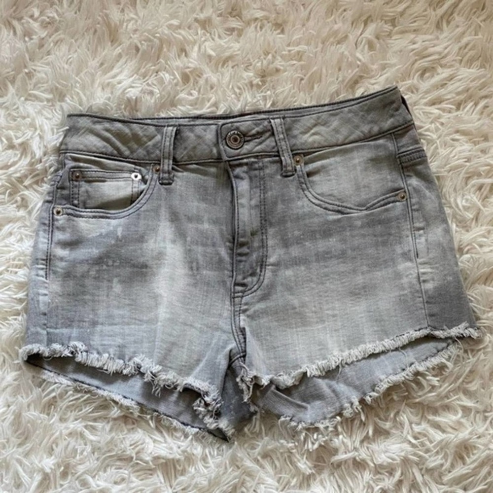 American Eagle Gray Distressed Denim Shorts Size 6 - Picture 2 of 11